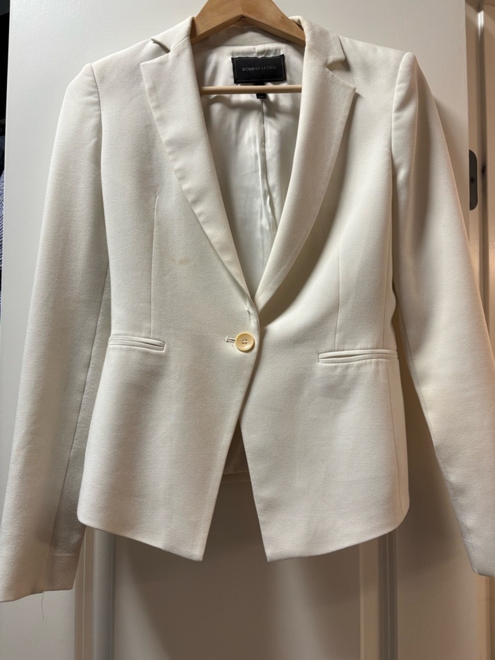 BCBGMaxAzria Cream Single-Button Tailored Blazer